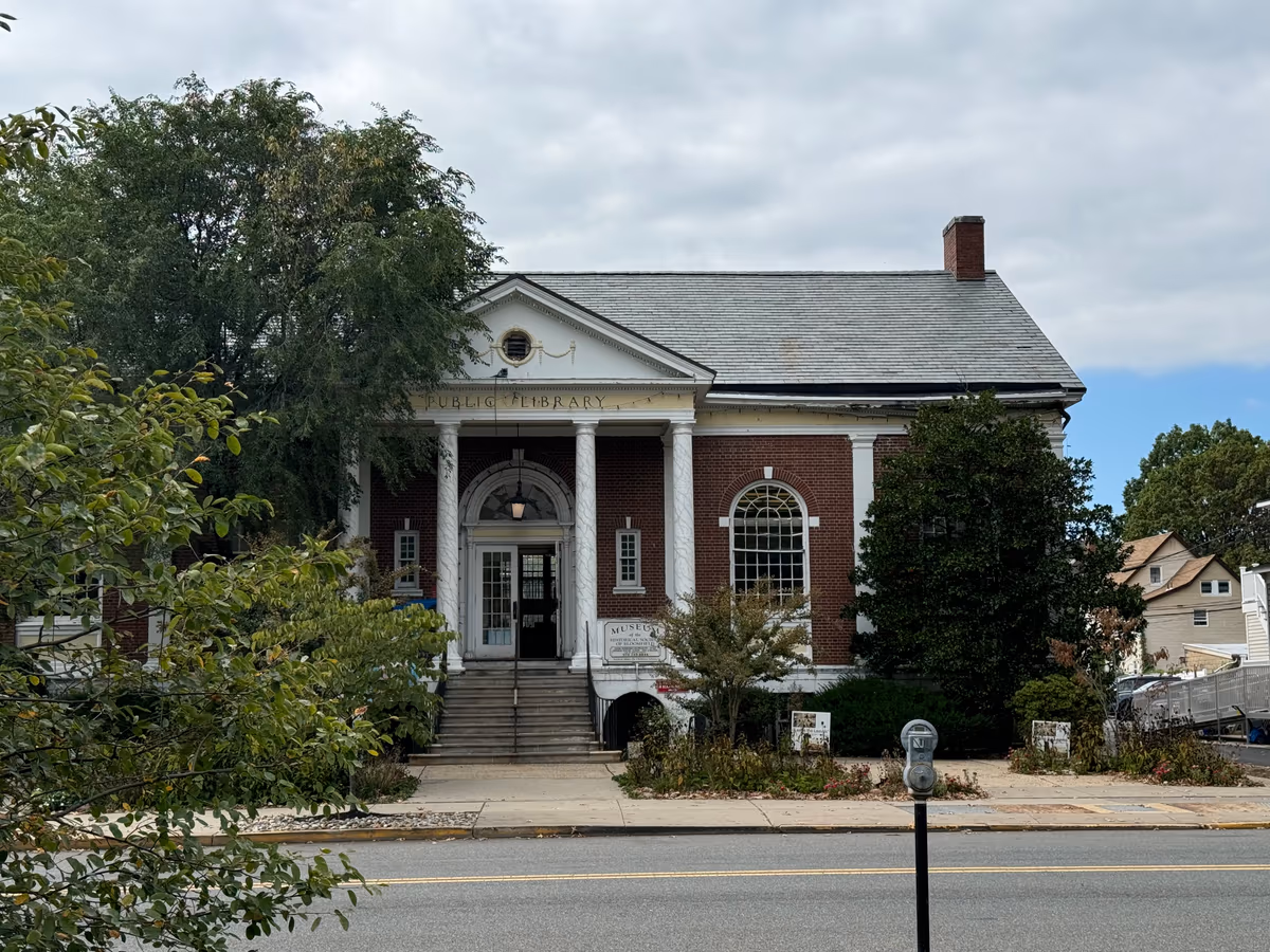 Museum of the Historical Society of Bloomfield on Broad Street in the Bloomfield Green Historic District